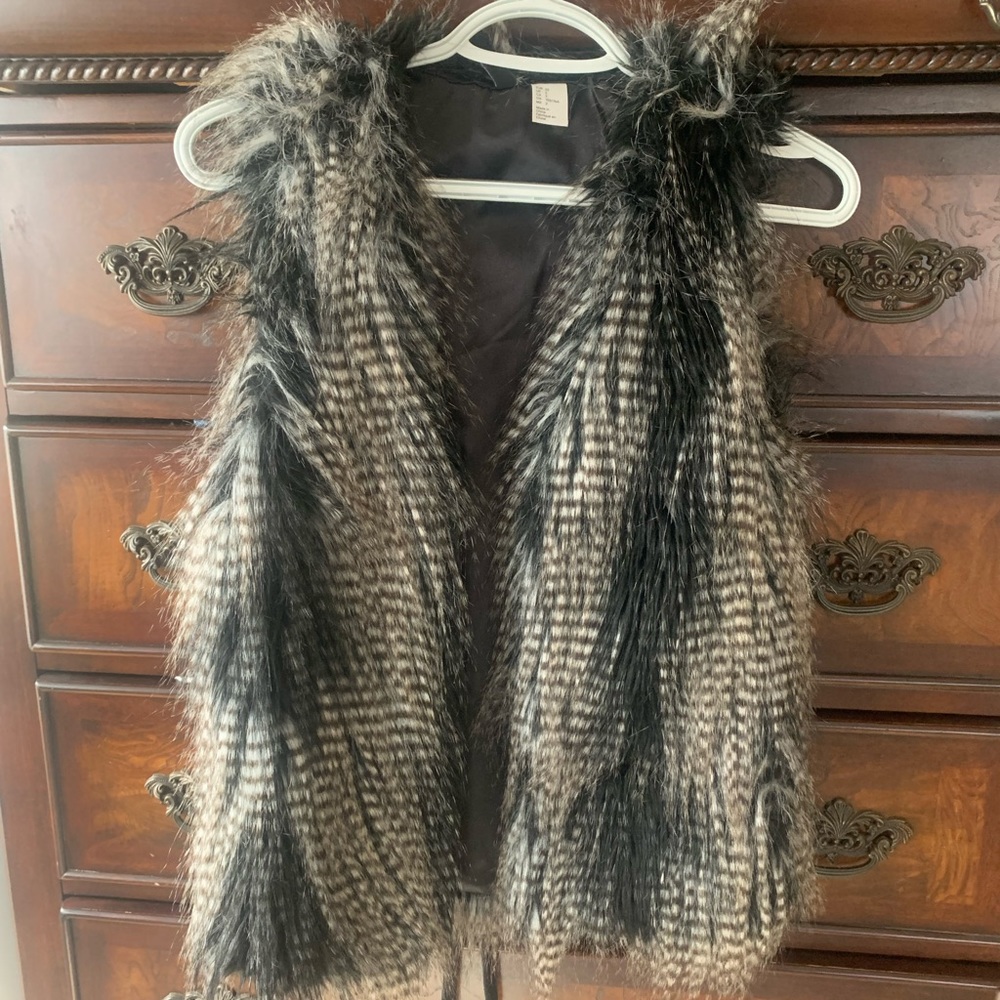 H&M Faux Feather Fur Women’s Vest